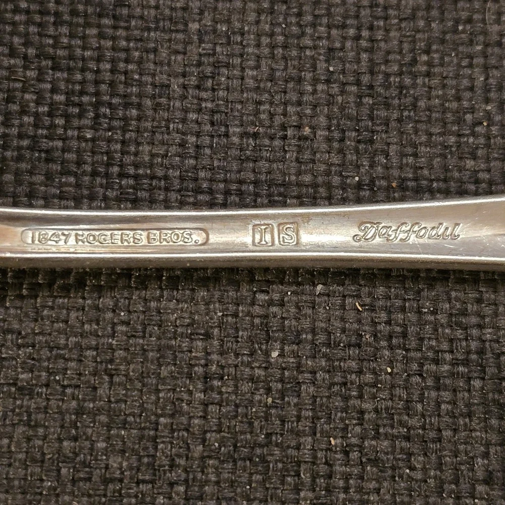 1847 Rogers Bros DAFFODIL Pattern/SET OF 8/ 1950 Silver Plate 7.25